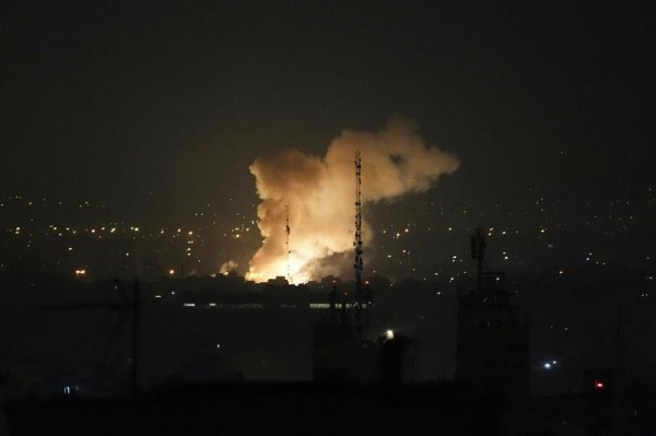 配资资讯网站 以色列空袭伊朗，地缘政治风险重燃下金价、油价齐飞，金价或将再创新高