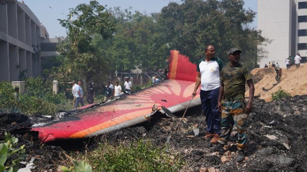 前十证券公司 印航波音787空难已致265人死亡，专家：发动机故障或是事故发生主要原因